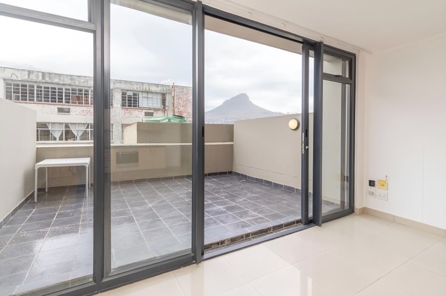 1 Bedroom Property for Sale in Zonnebloem Western Cape